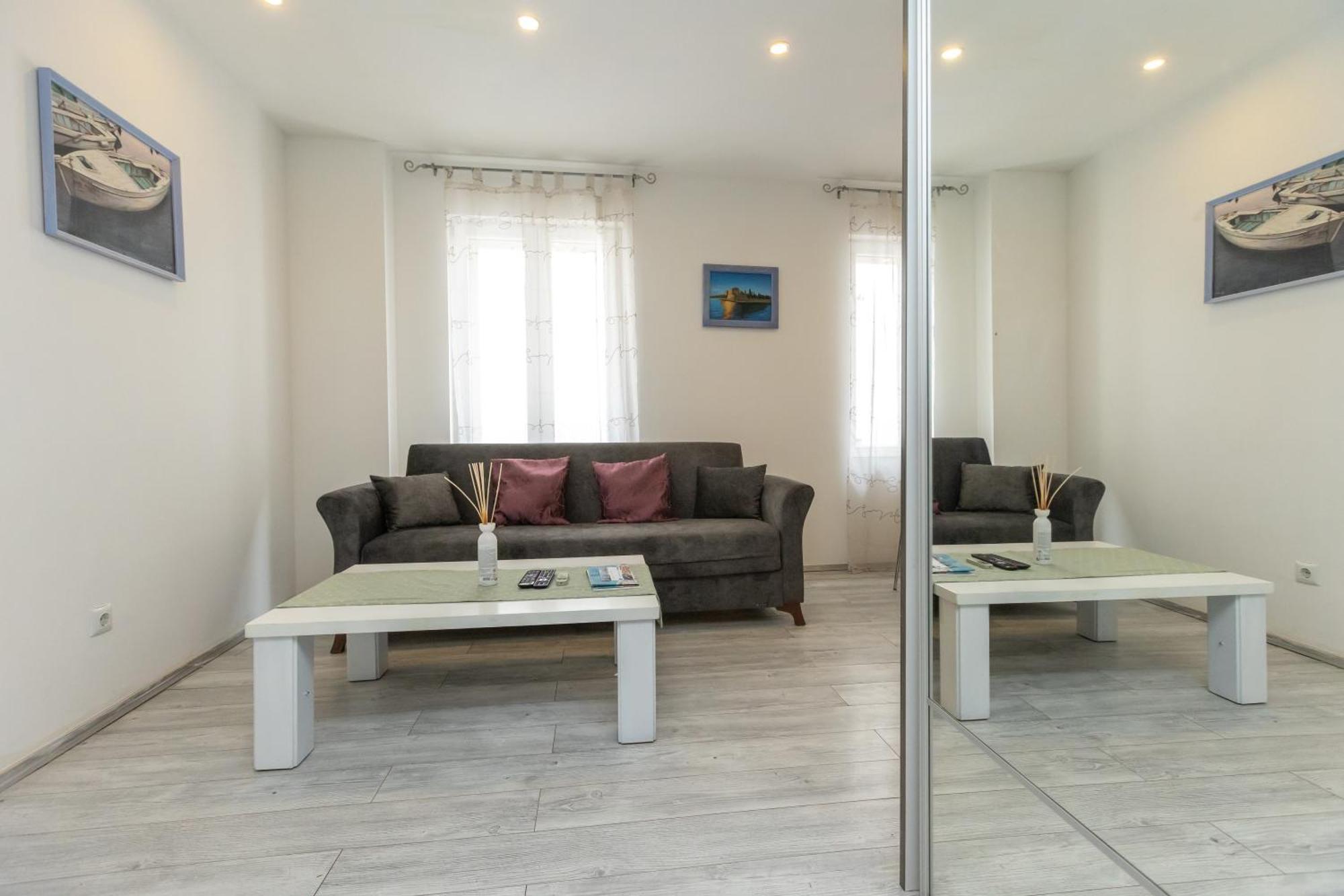 Alpha Loft 1Br Apartment In Center 扎达尔 外观 照片