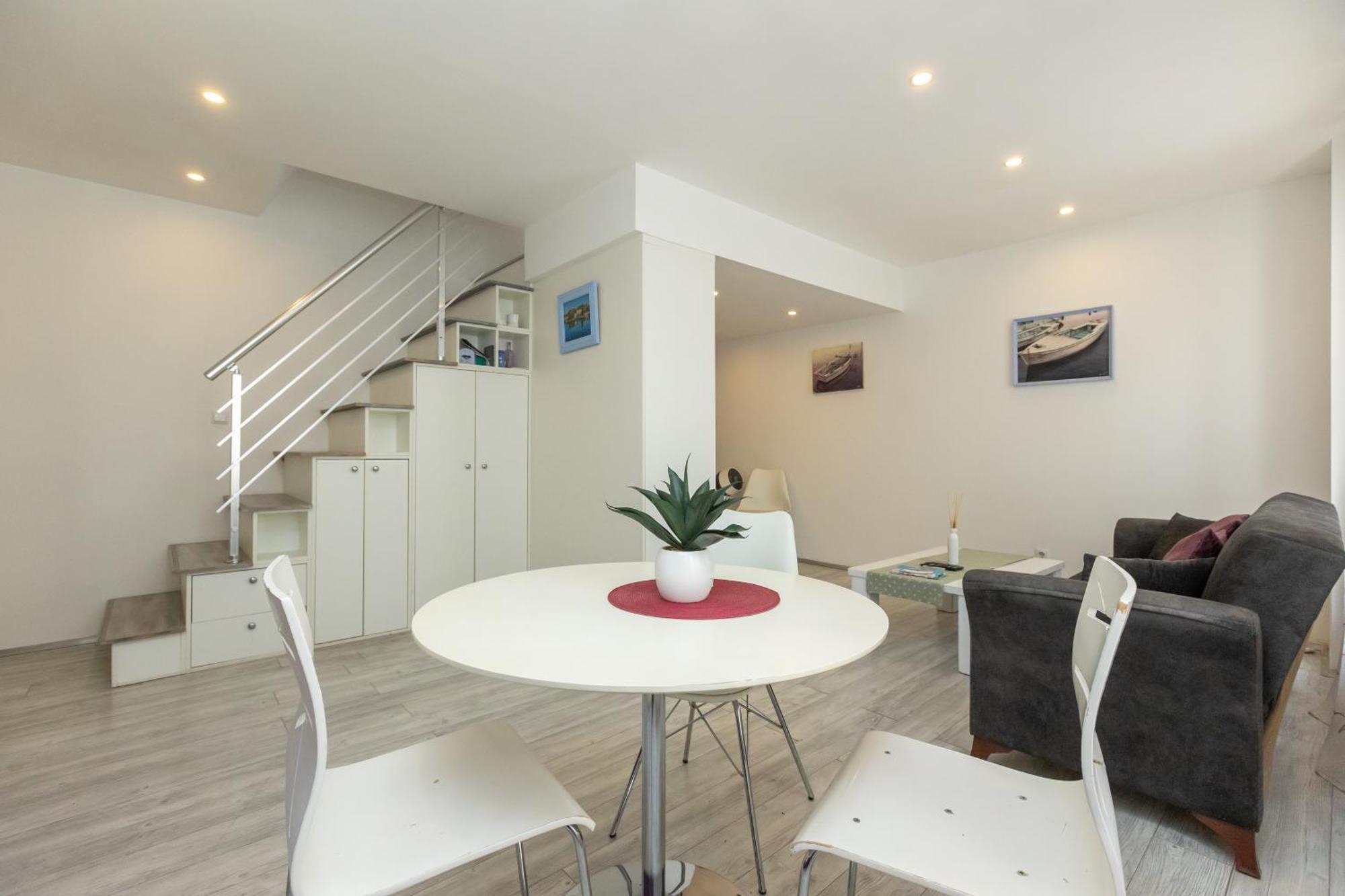 Alpha Loft 1Br Apartment In Center 扎达尔 外观 照片