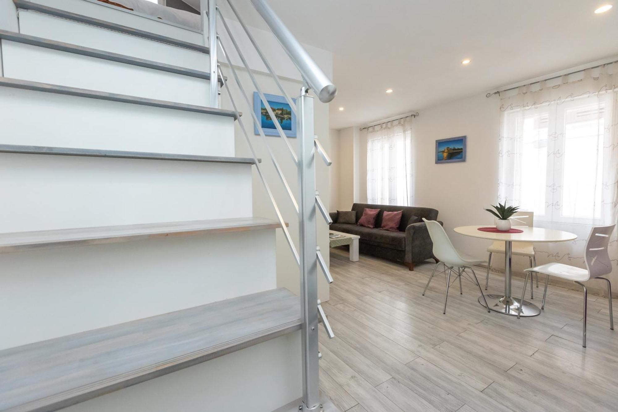 Alpha Loft 1Br Apartment In Center 扎达尔 外观 照片